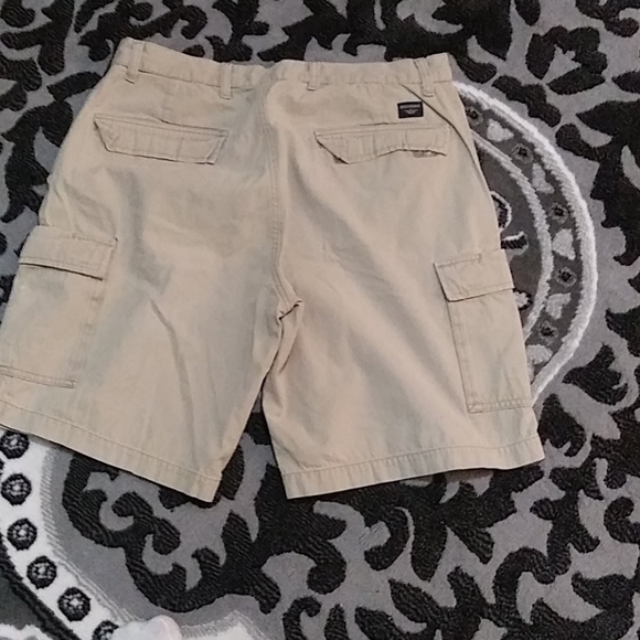 Dockers cargo shorts GUC - Picture 2 of 3